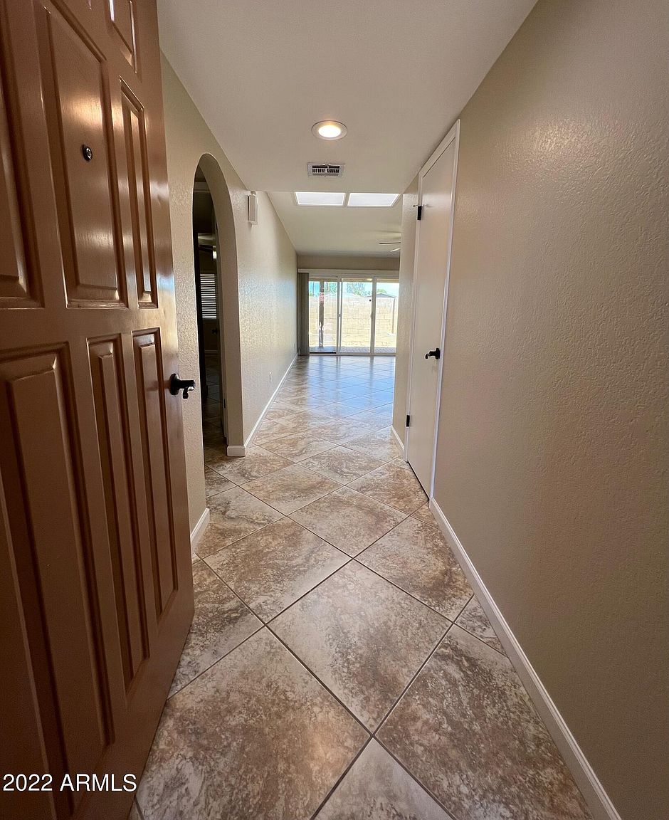 2534 E Villa Theresa Dr photo 4
