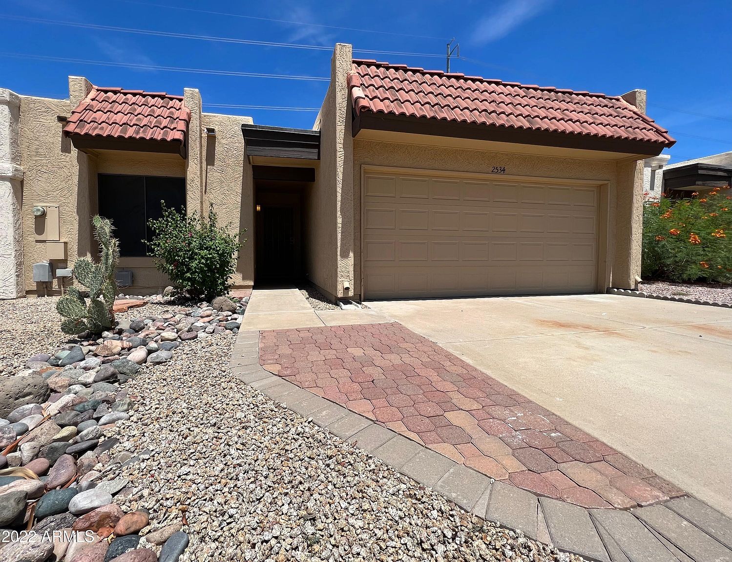 2534 E Villa Theresa Dr photo 2