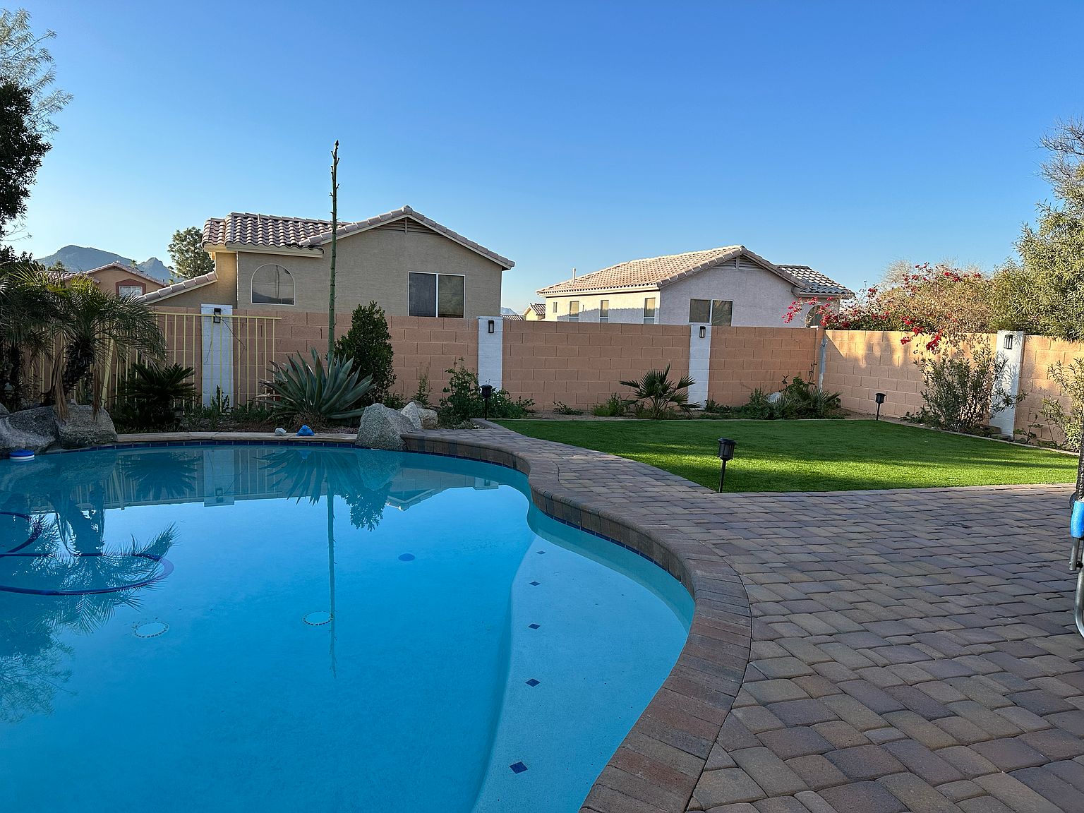 1337 E Charleston Ave photo 3