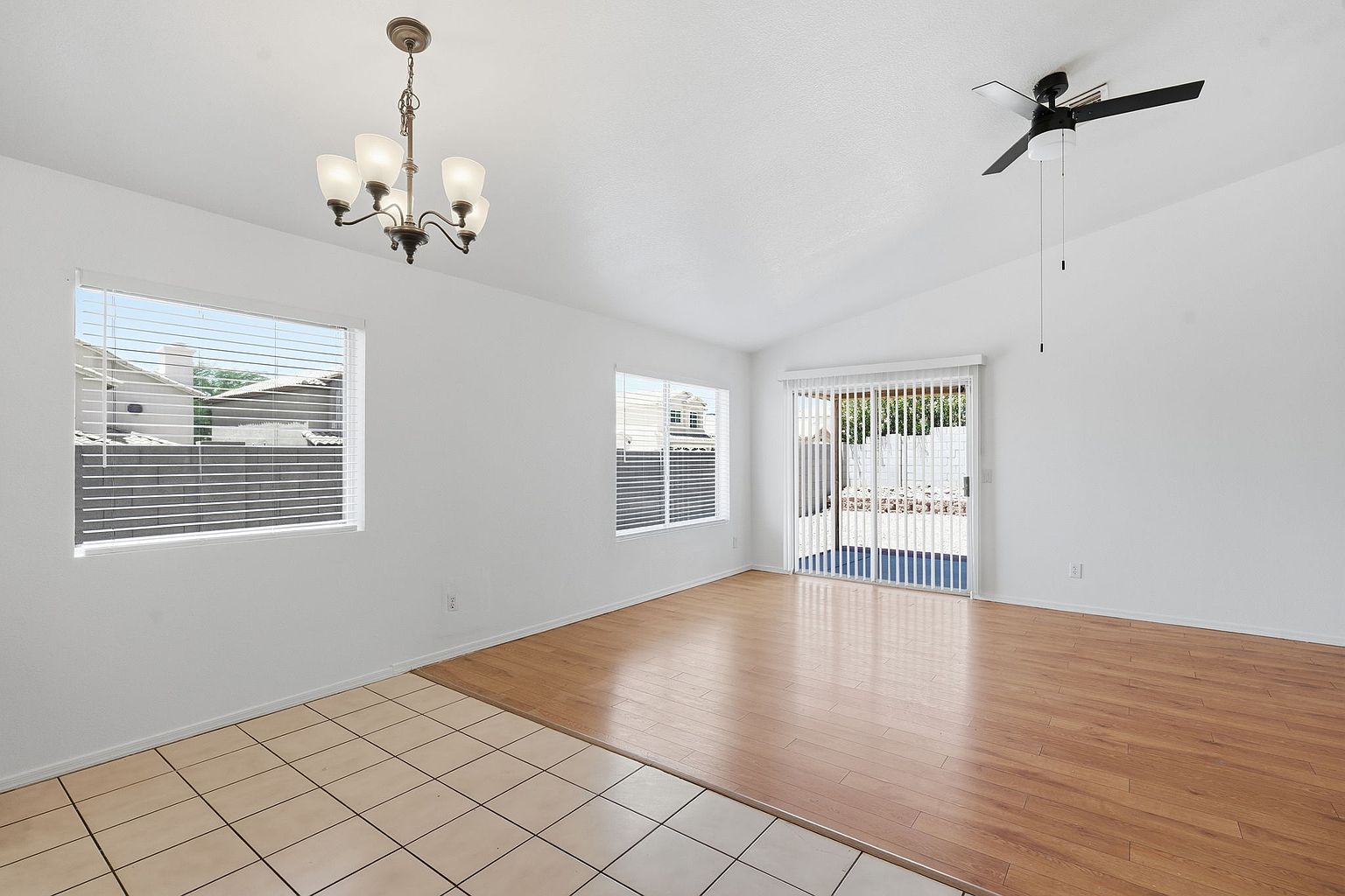 1302 E Michelle Dr photo 5