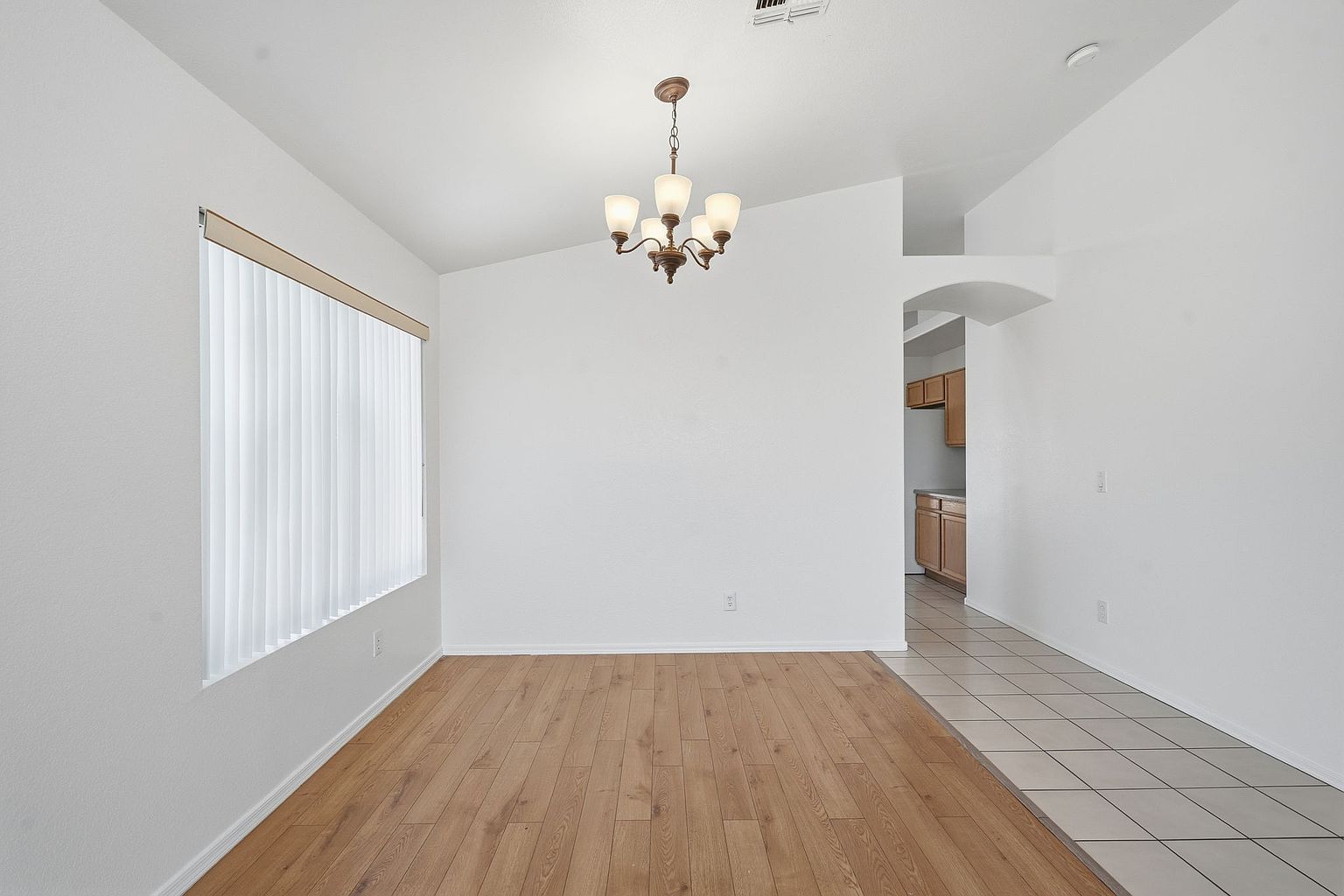 1302 E Michelle Dr photo 3