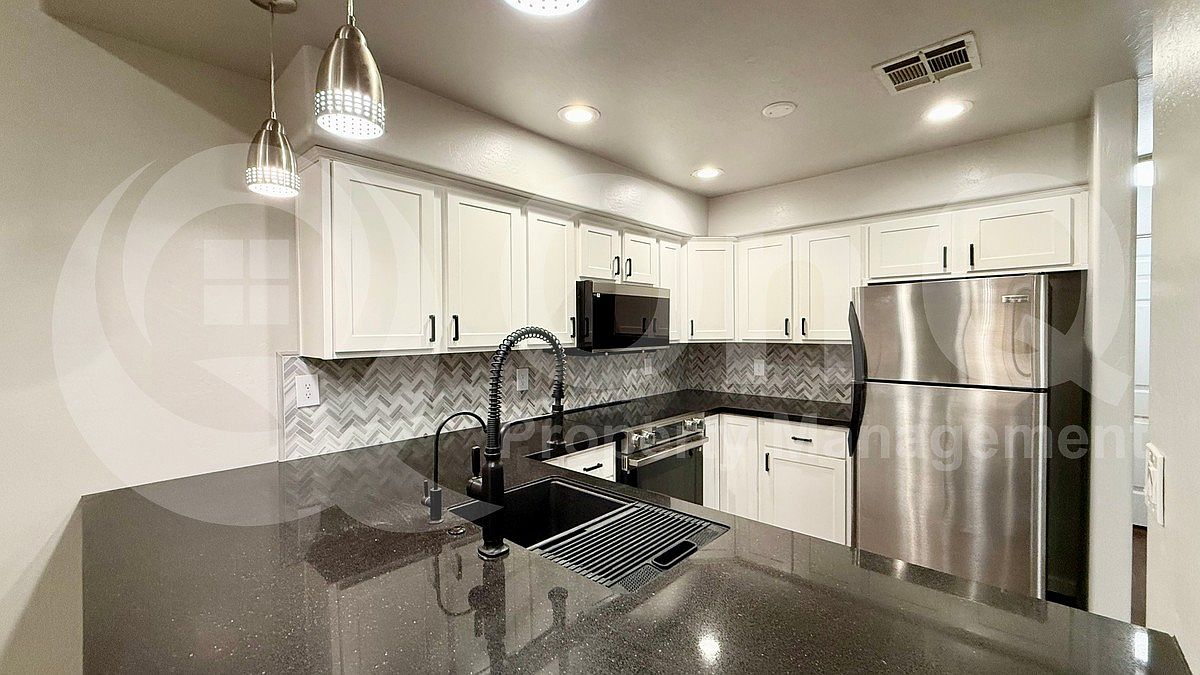 1414 E Grovers Ave Phoenix, AZ 85022 photo 2