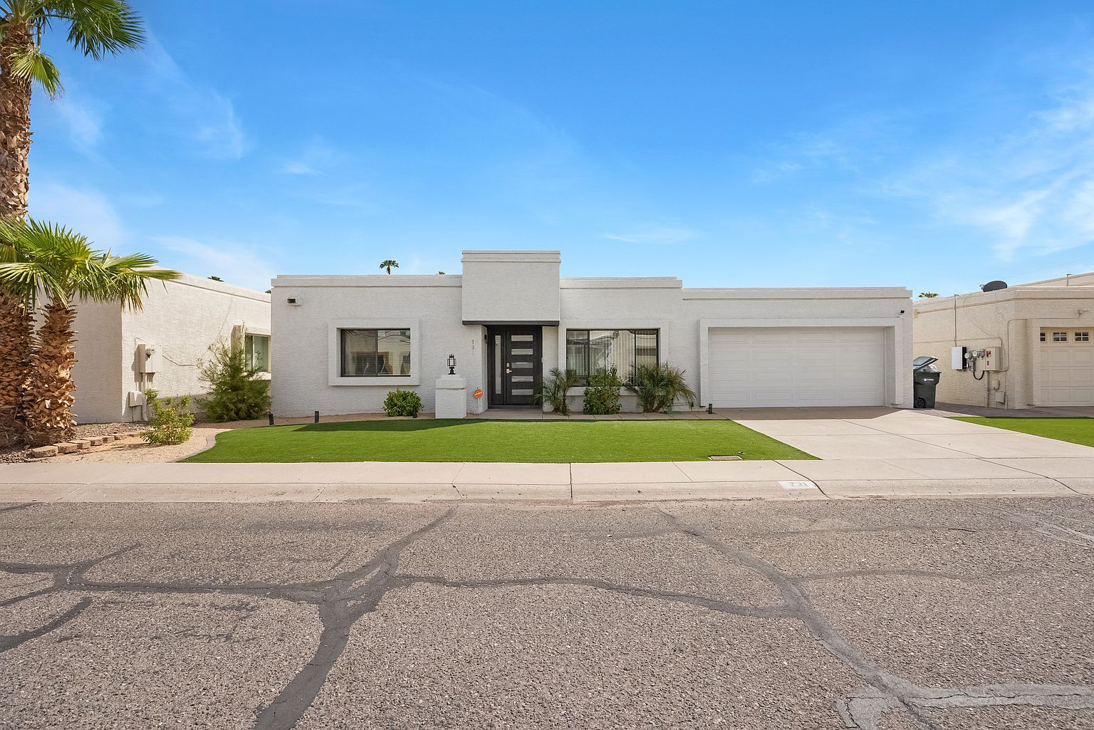 731 E Villa Rita Dr photo 2