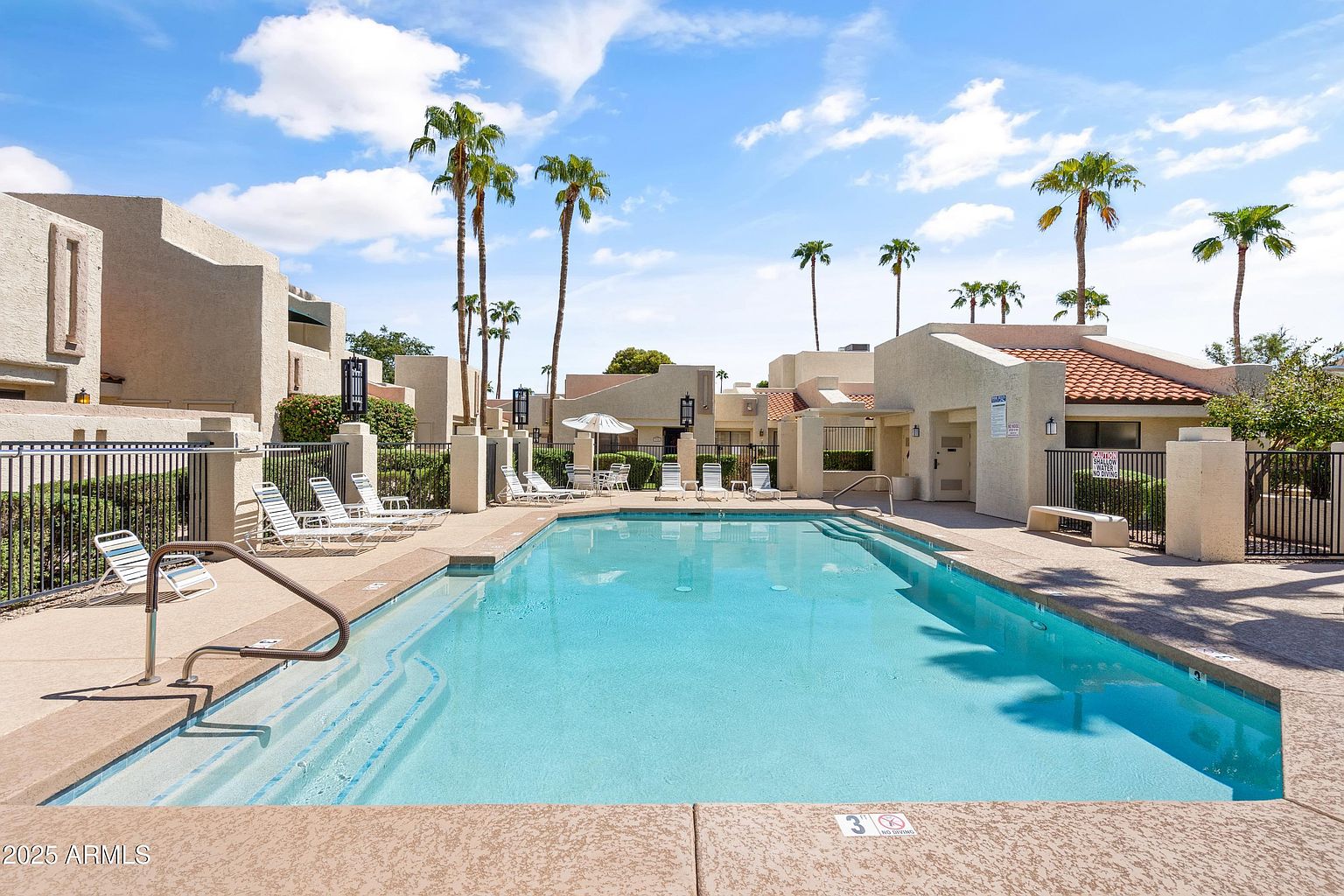 719 E LOLA Drive photo 2