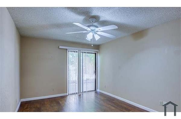 1122 E Charleston Ave photo 4