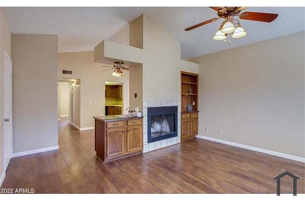 1122 E Charleston Ave photo 2