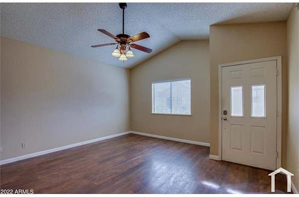 1122 E Charleston Ave photo 3