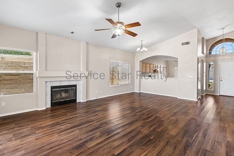 1318 E Saint John Rd photo 4