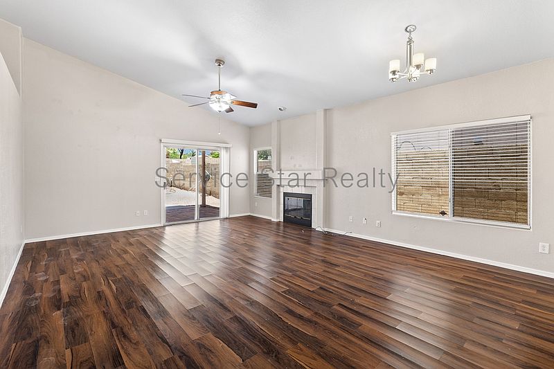 1318 E Saint John Rd photo 5
