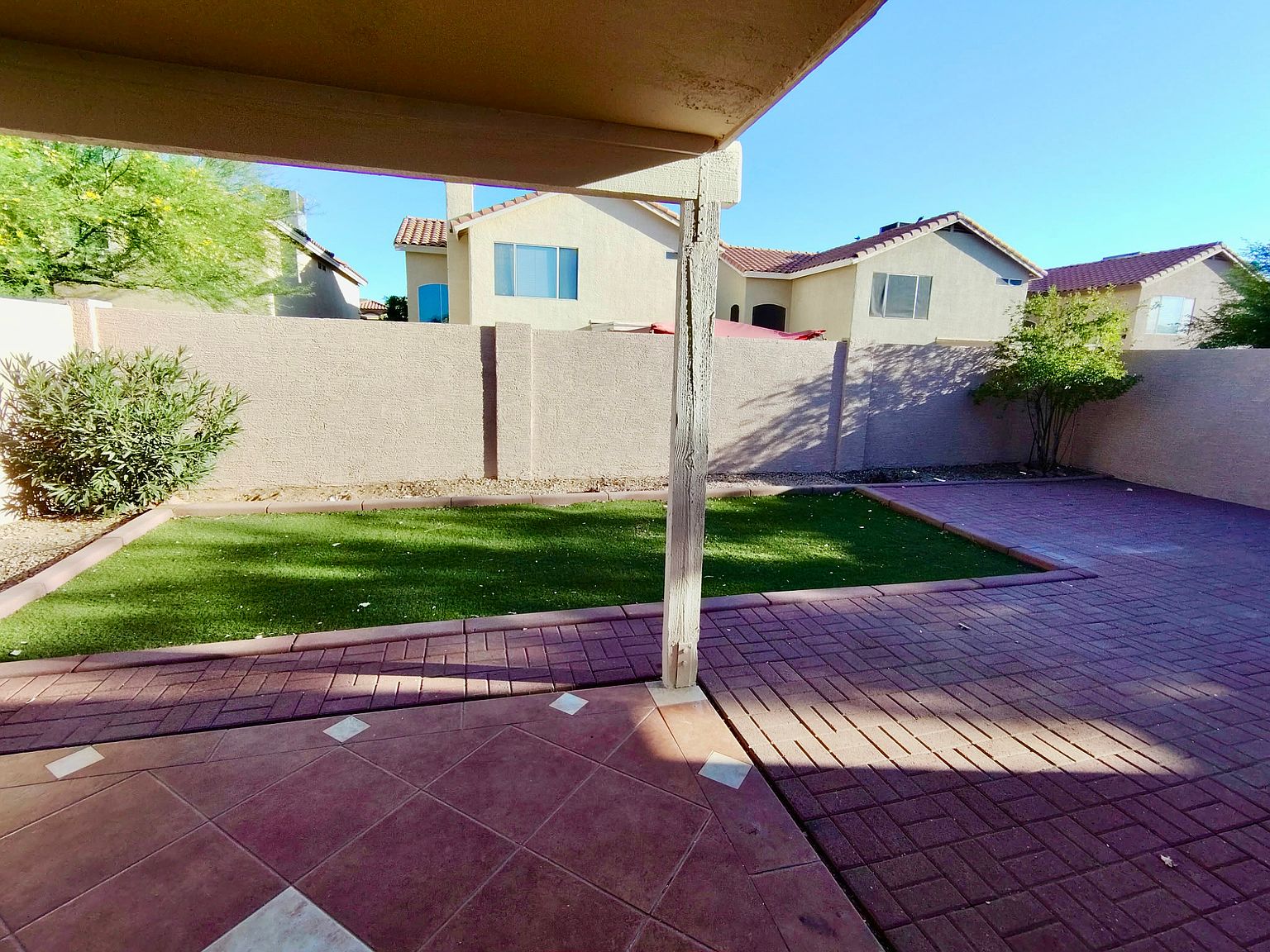 1225 E Angela Dr photo 3