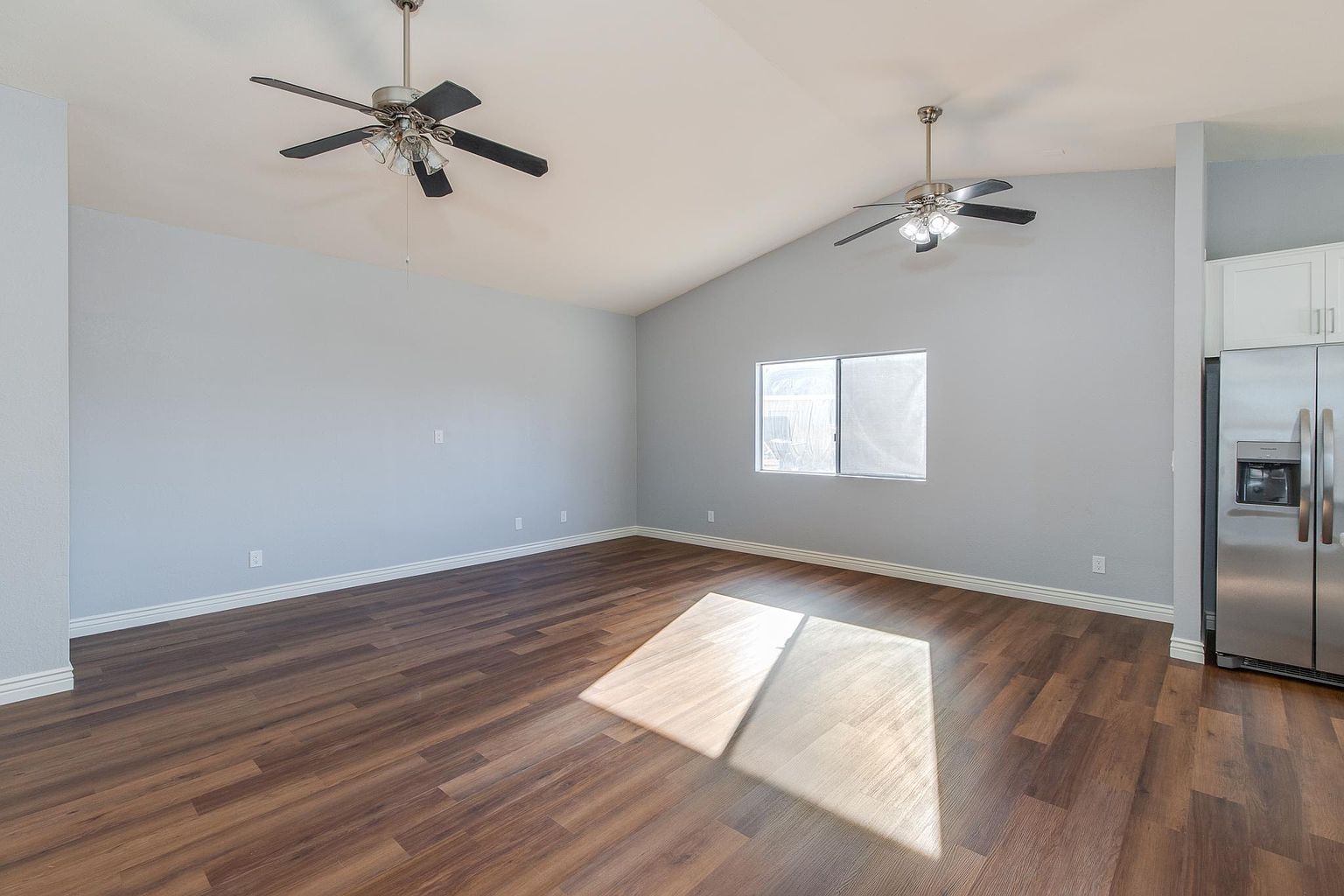 708 E Aire Libre Ave photo 4