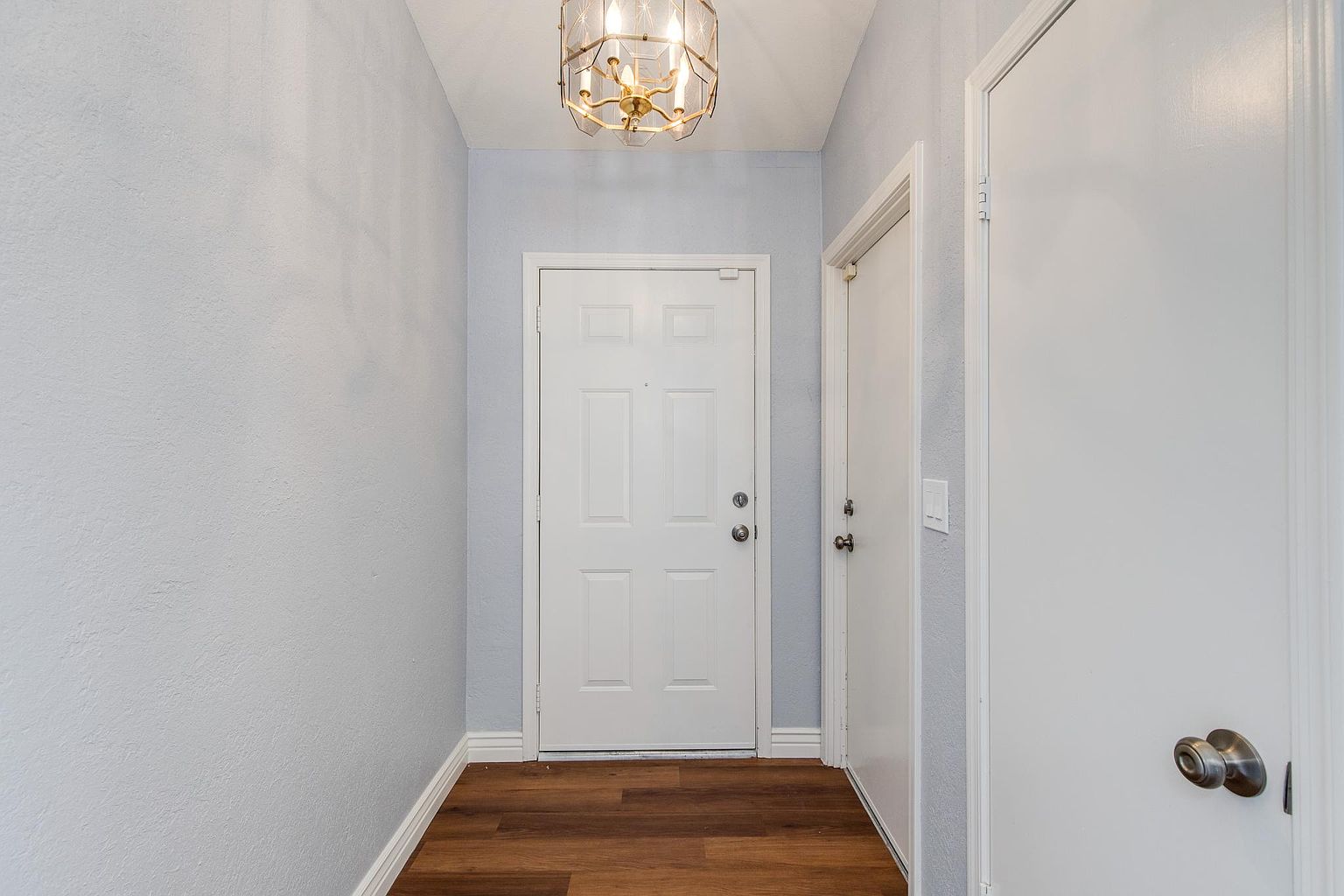 708 E Aire Libre Ave photo 2
