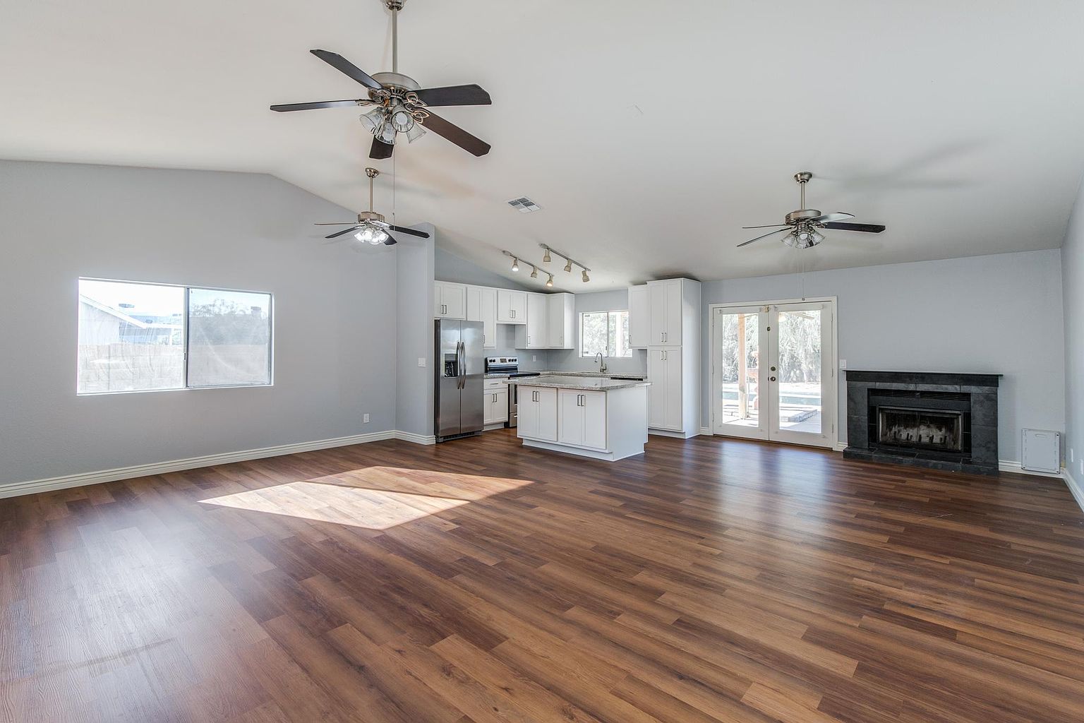 708 E Aire Libre Ave photo 3