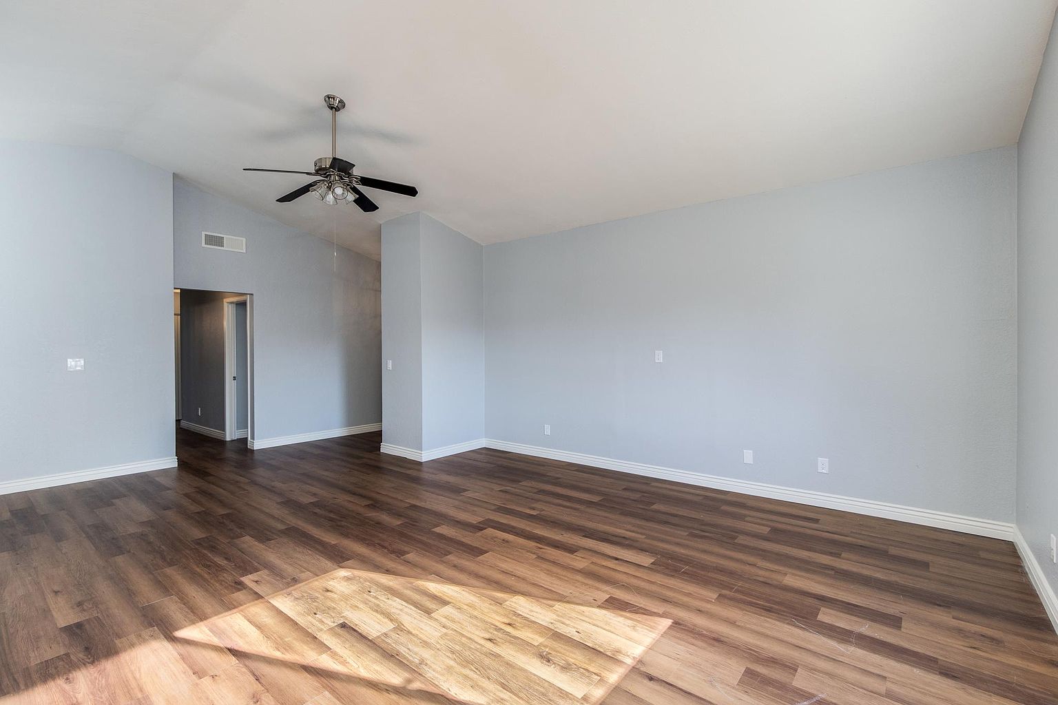 708 E Aire Libre Ave photo 5