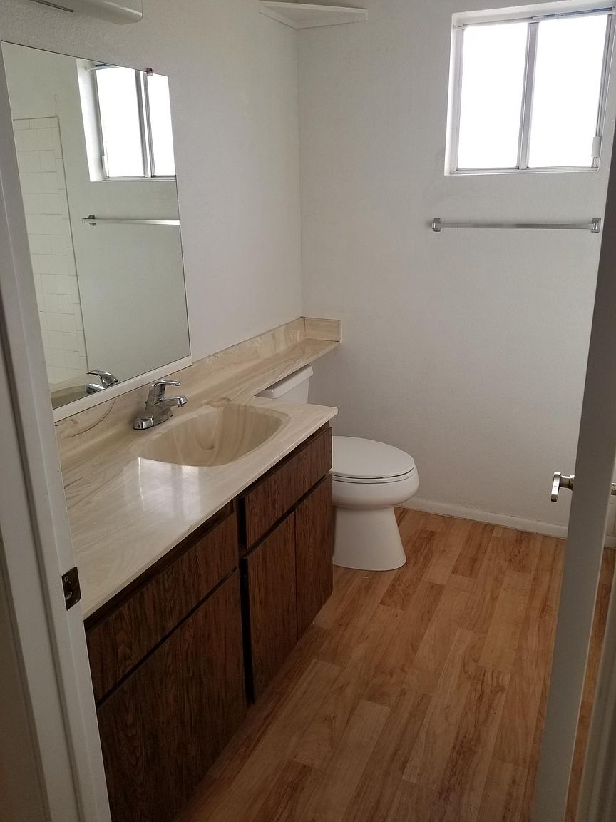 802 E Paradise Ln photo 2