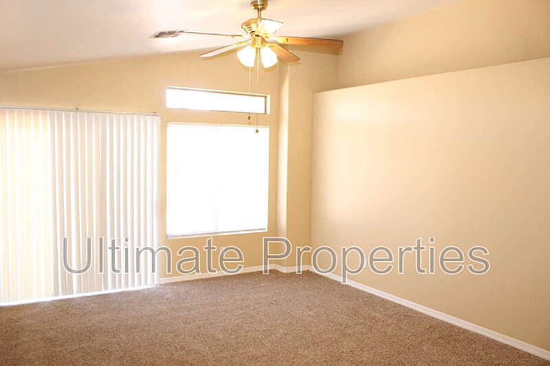1811 E Hamel Way photo 5