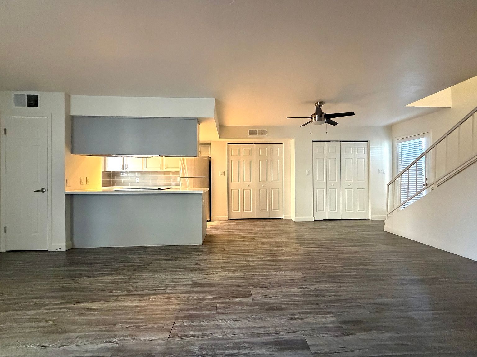 3120 E Paradise Ln photo 5