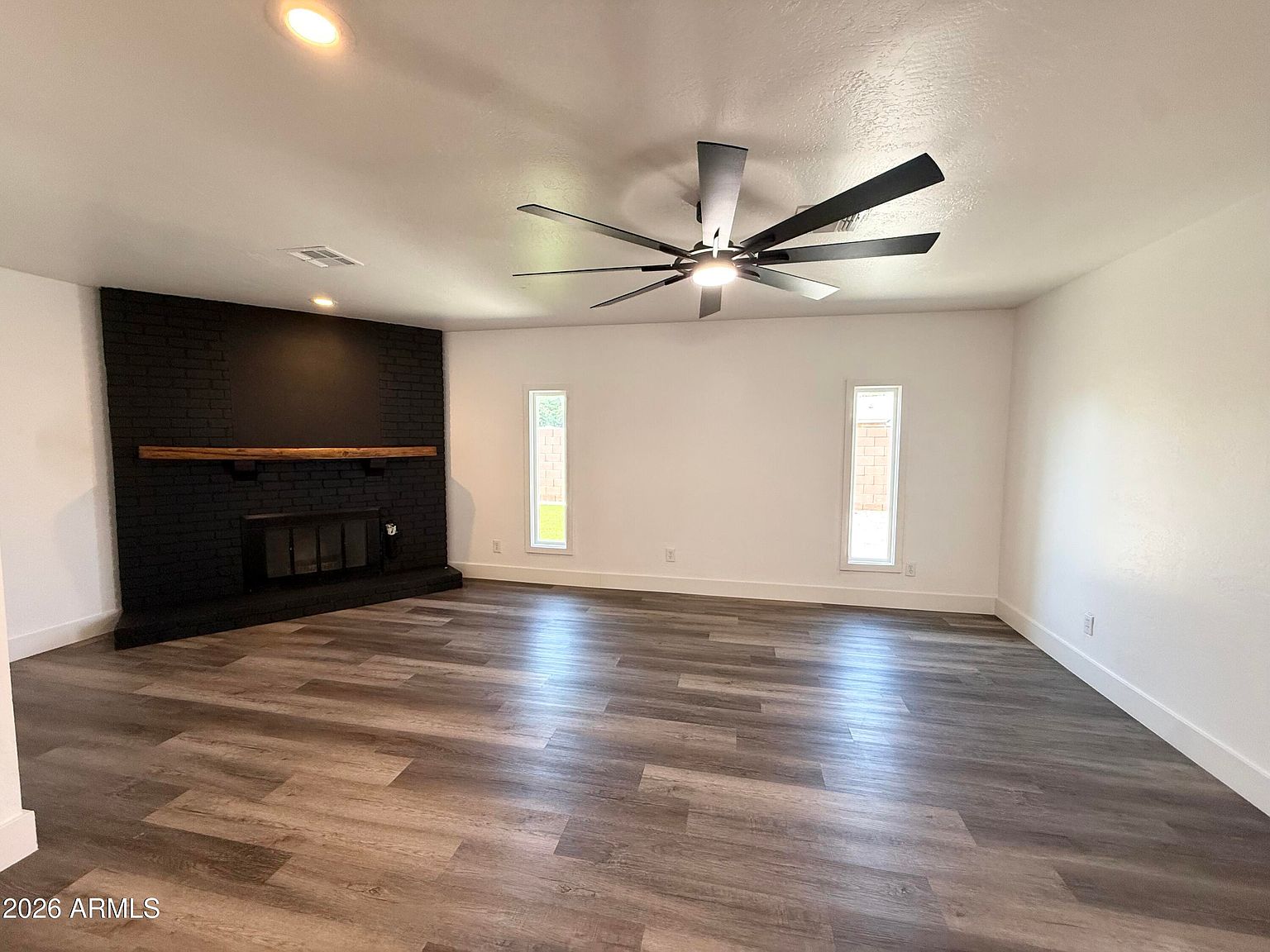 2116 E Marconi Ave photo 5