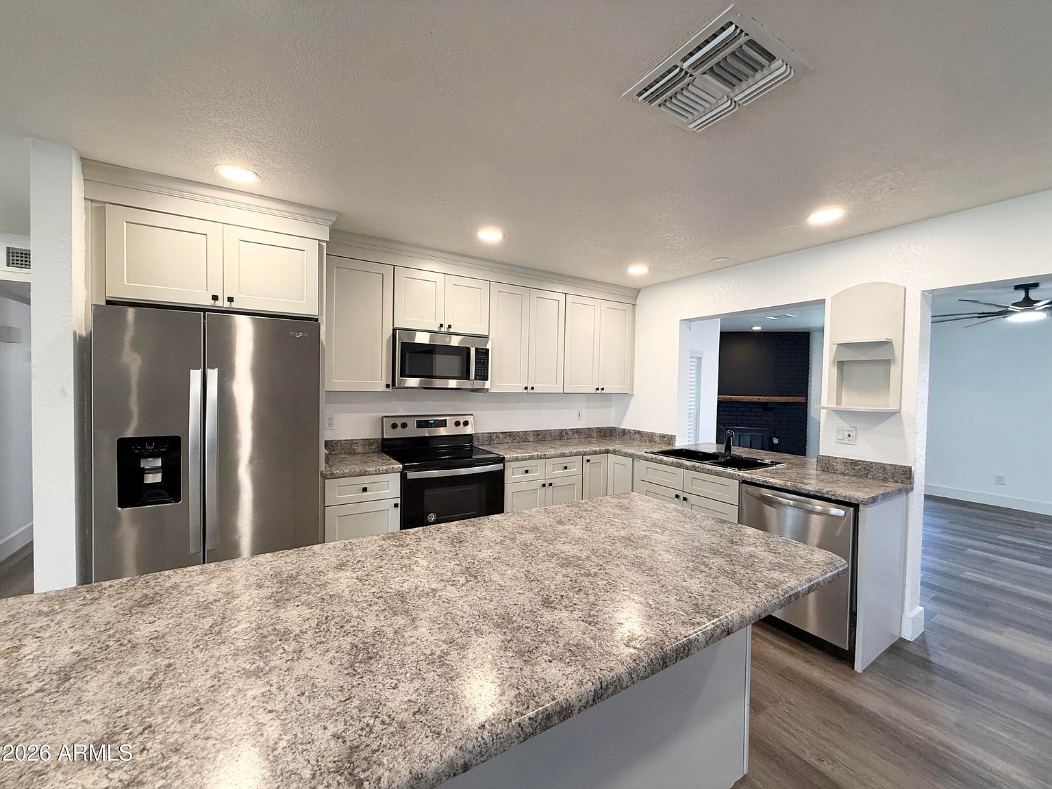2116 E MARCONI Avenue photo 4