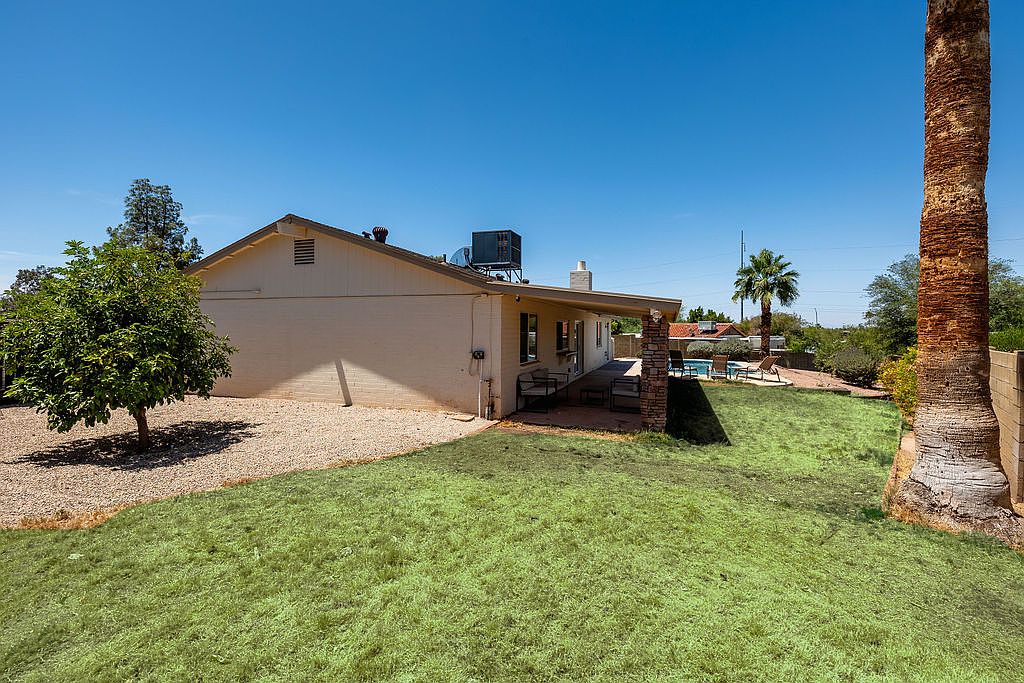 802 E Caribbean Ln photo 3