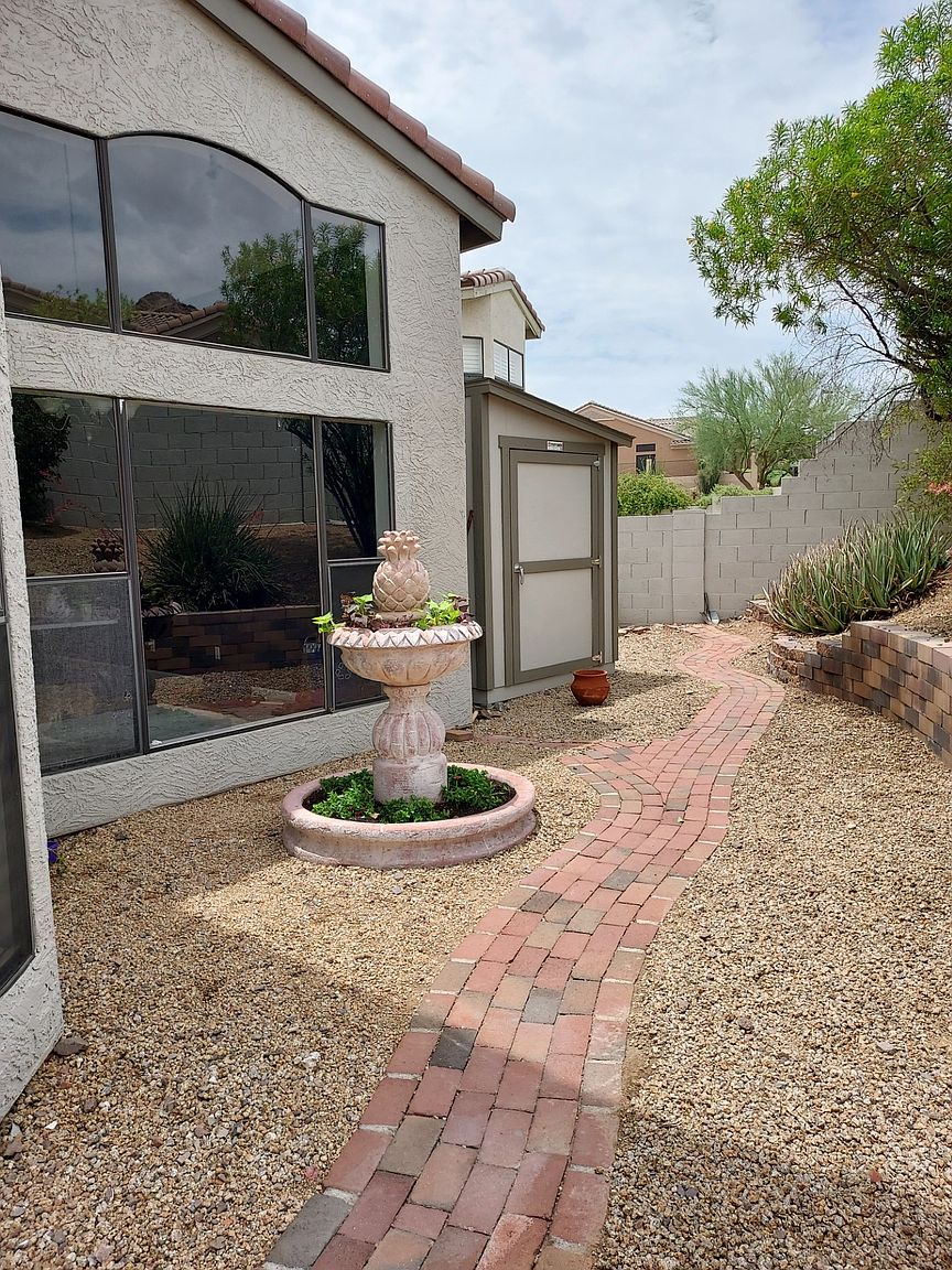 1536 E Meadow Ln photo 2