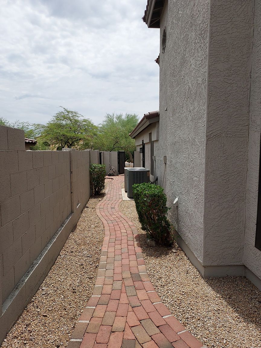 1536 E Meadow Ln photo 3