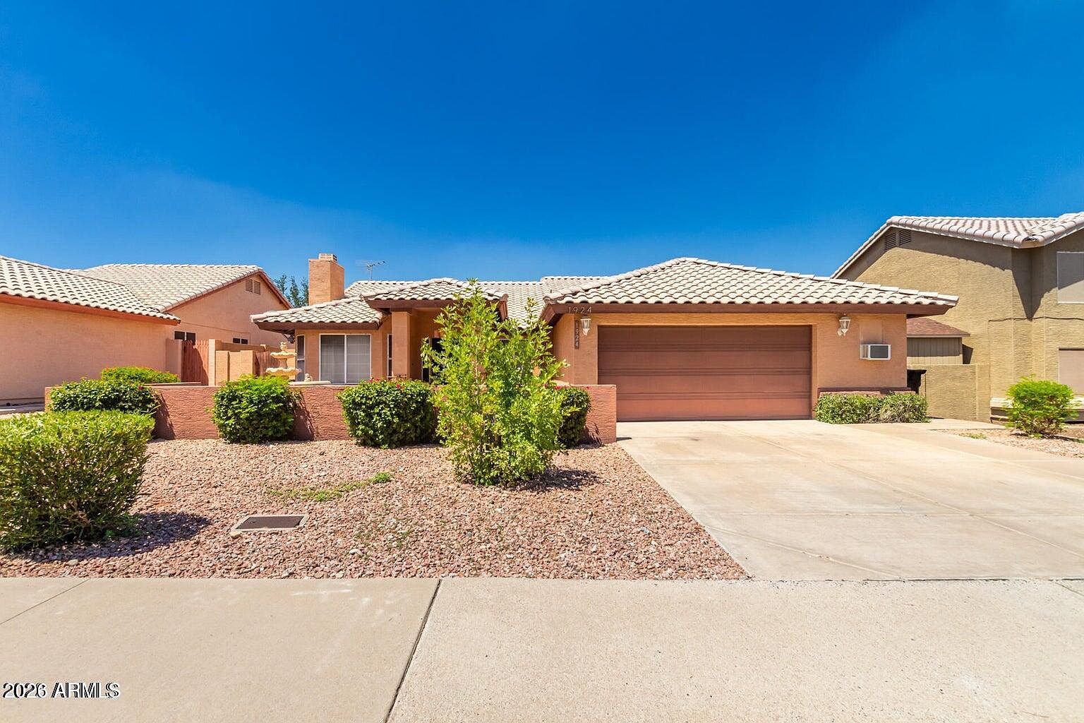 1924 E Sharon Dr Phoenix, AZ 85022 photo 3