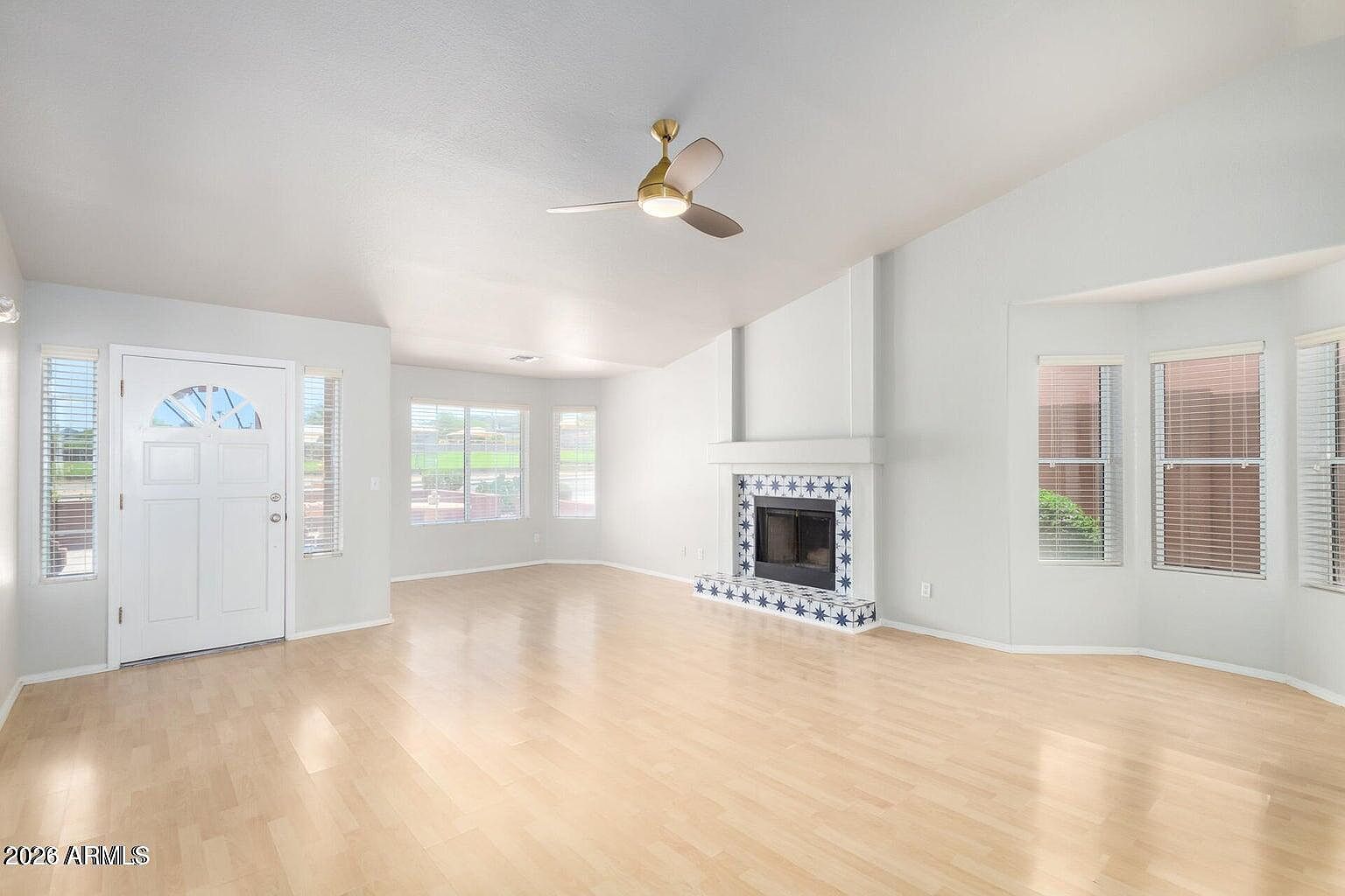 1924 E Sharon Dr Phoenix, AZ 85022 photo 2