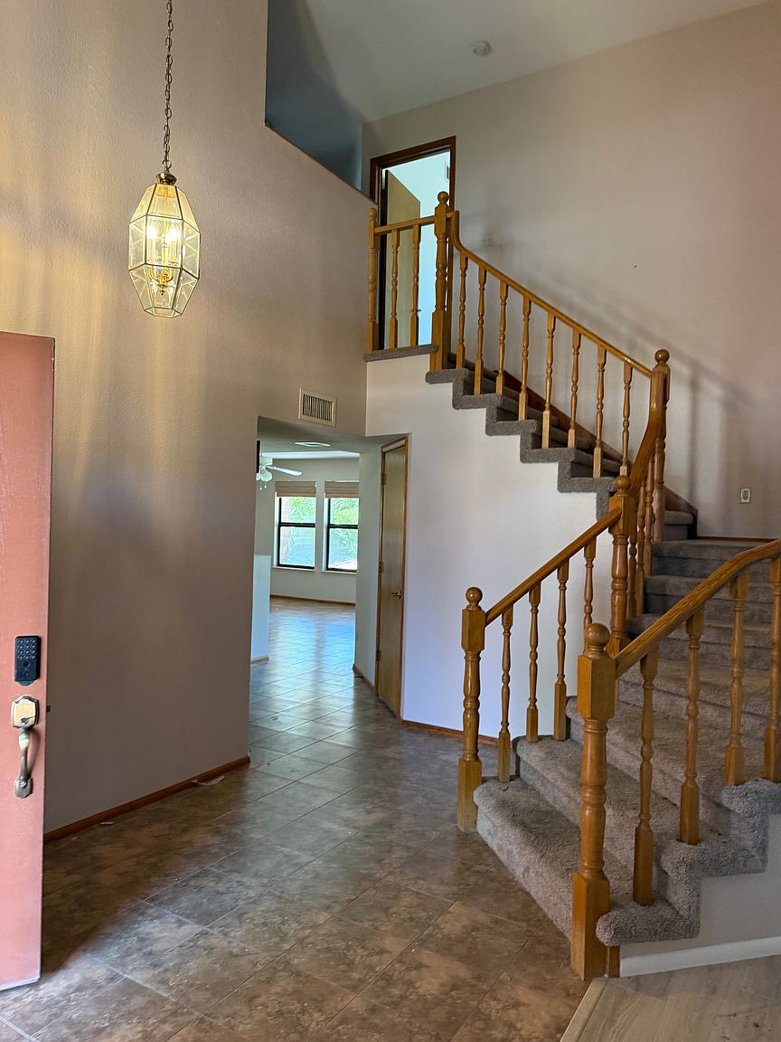 1814 E Sheena Dr photo 2