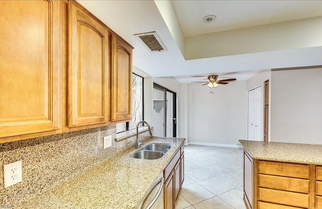 2337 E Evans Dr photo 4
