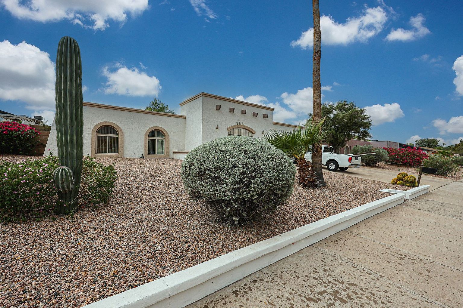 2851 E Acoma Dr
