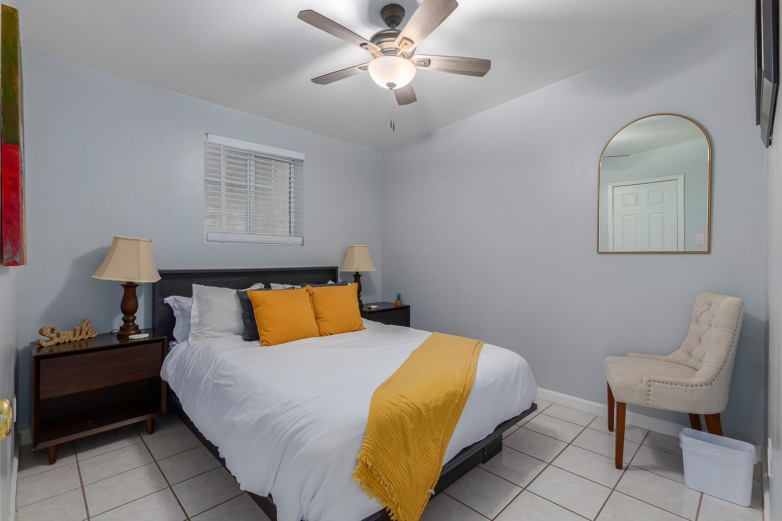 2844 E Blanche Dr photo 3