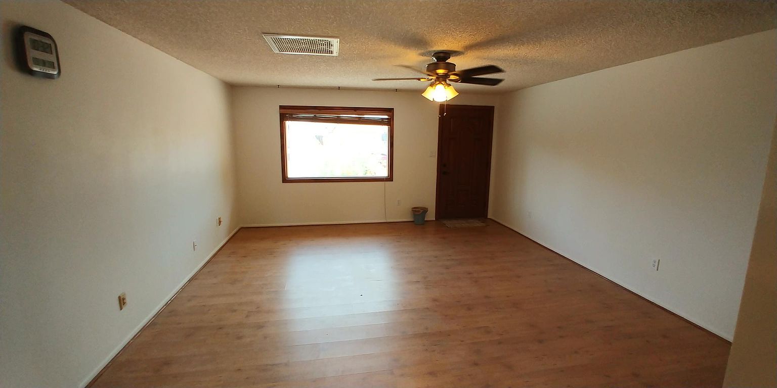 3724 E Gelding Dr photo 4