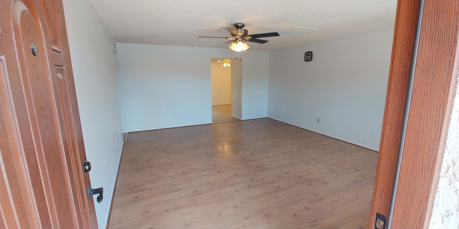 3724 E Gelding Dr photo 3