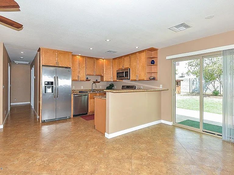 3434 E Marilyn Rd photo 2