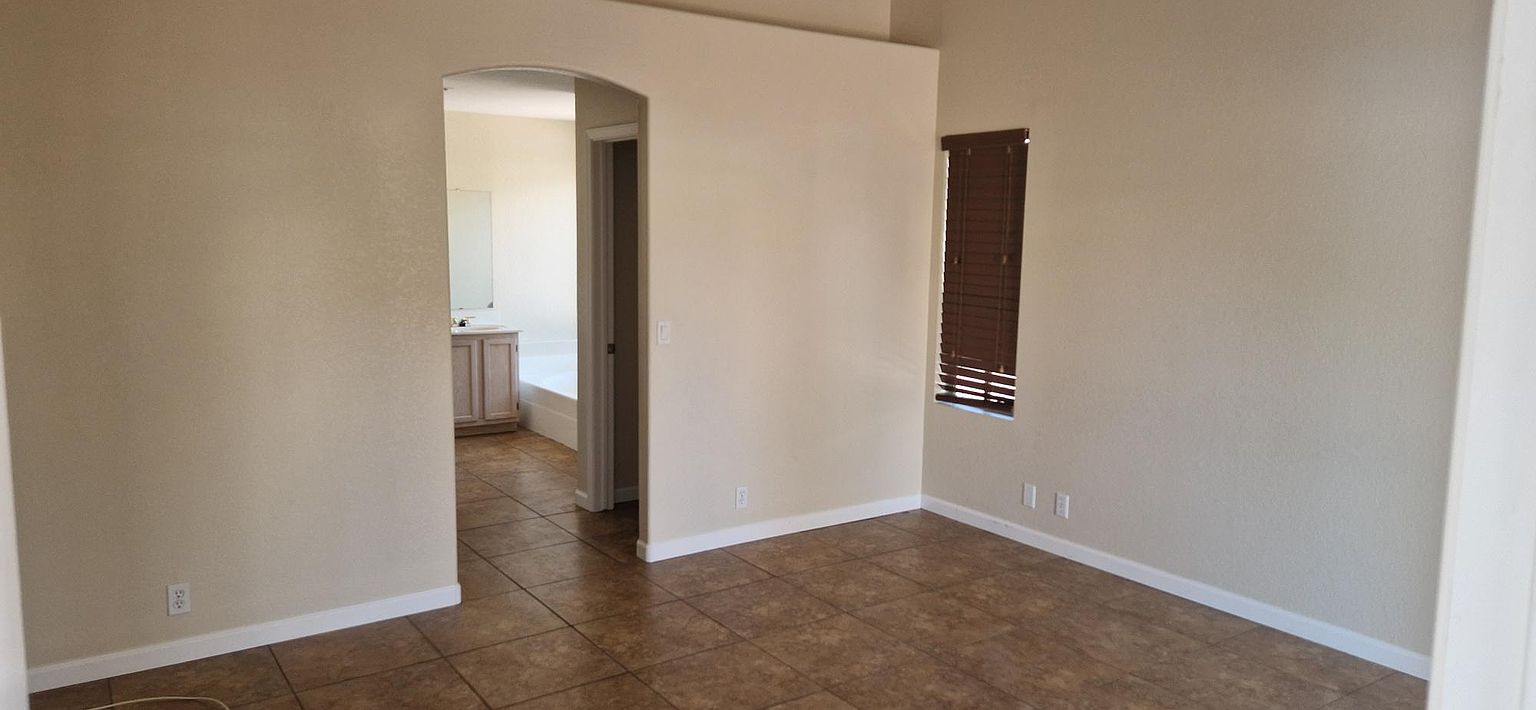 4348 E Morrow Dr photo 5