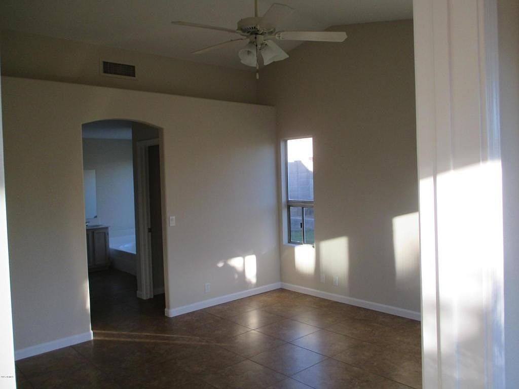 4348 E Morrow Dr photo 3