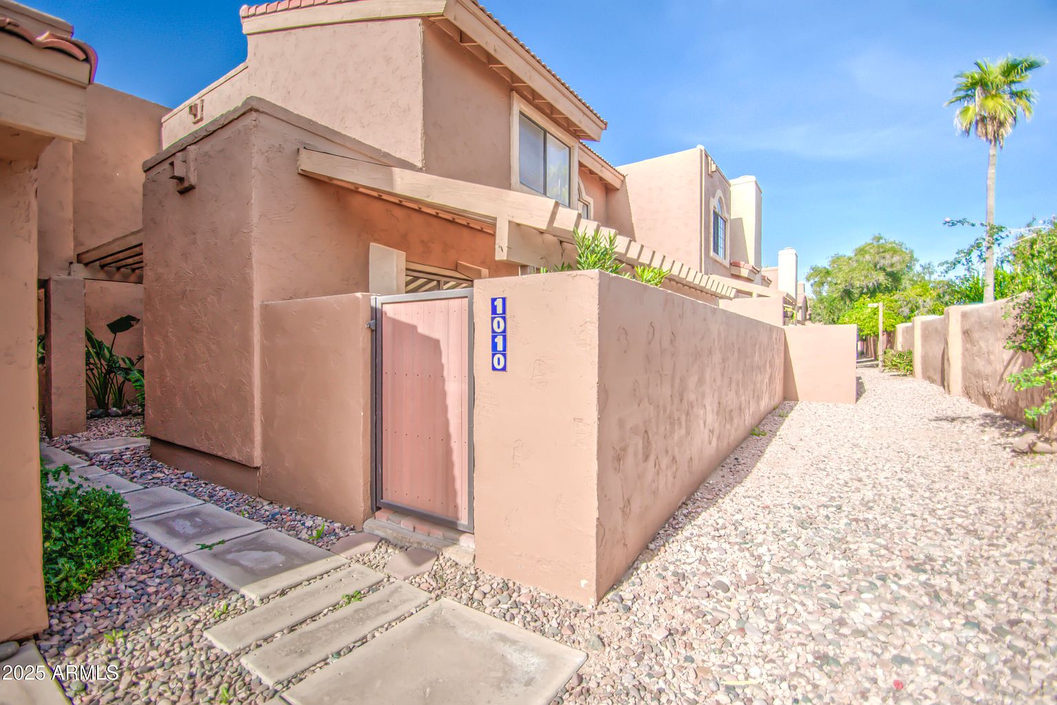 Stunning Fully Furnished Rental! photo 3