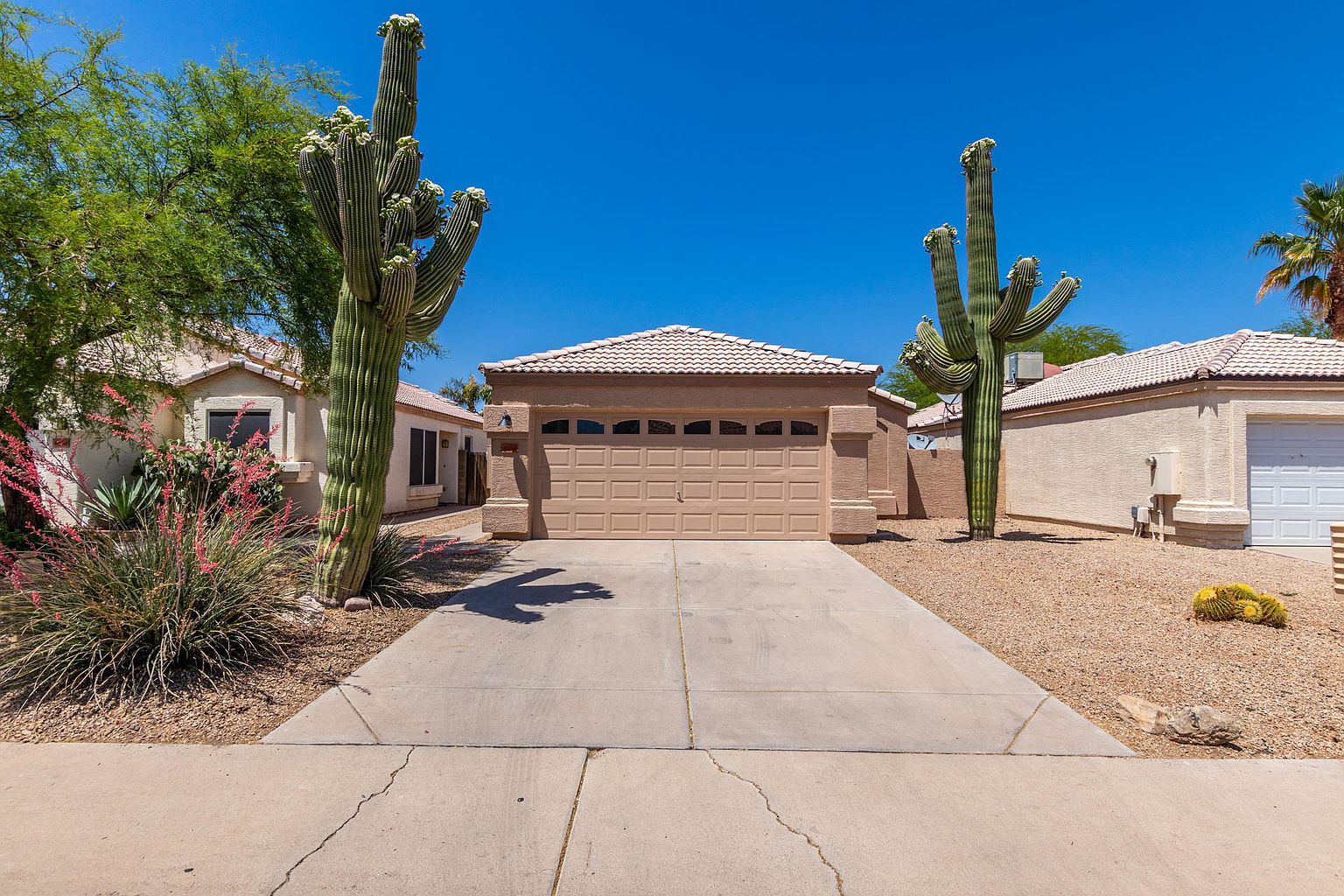 4634 E Grovers Ave Phoenix, AZ 85032 photo 2