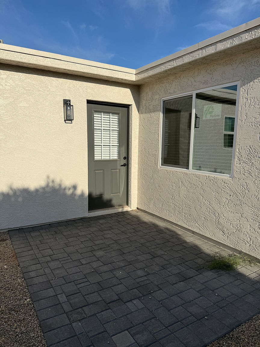 18212 North 43rd Place, Unit B Rental photo 2