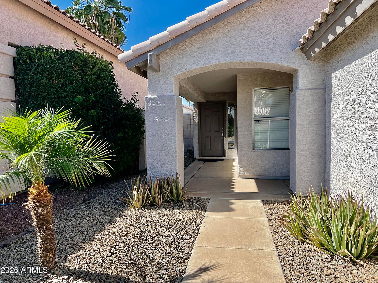 4050 E Coolbrook Ave photo 4