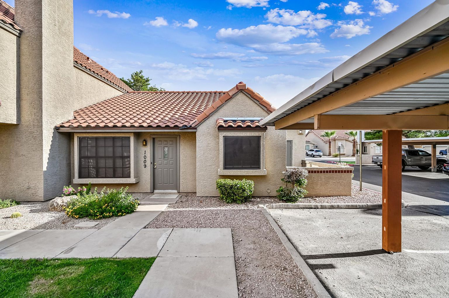 5704 E Aire Libre Ave photo 3