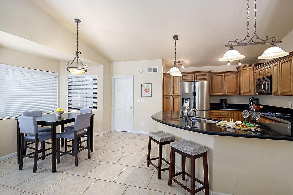 6073 E Beck Ln photo 4