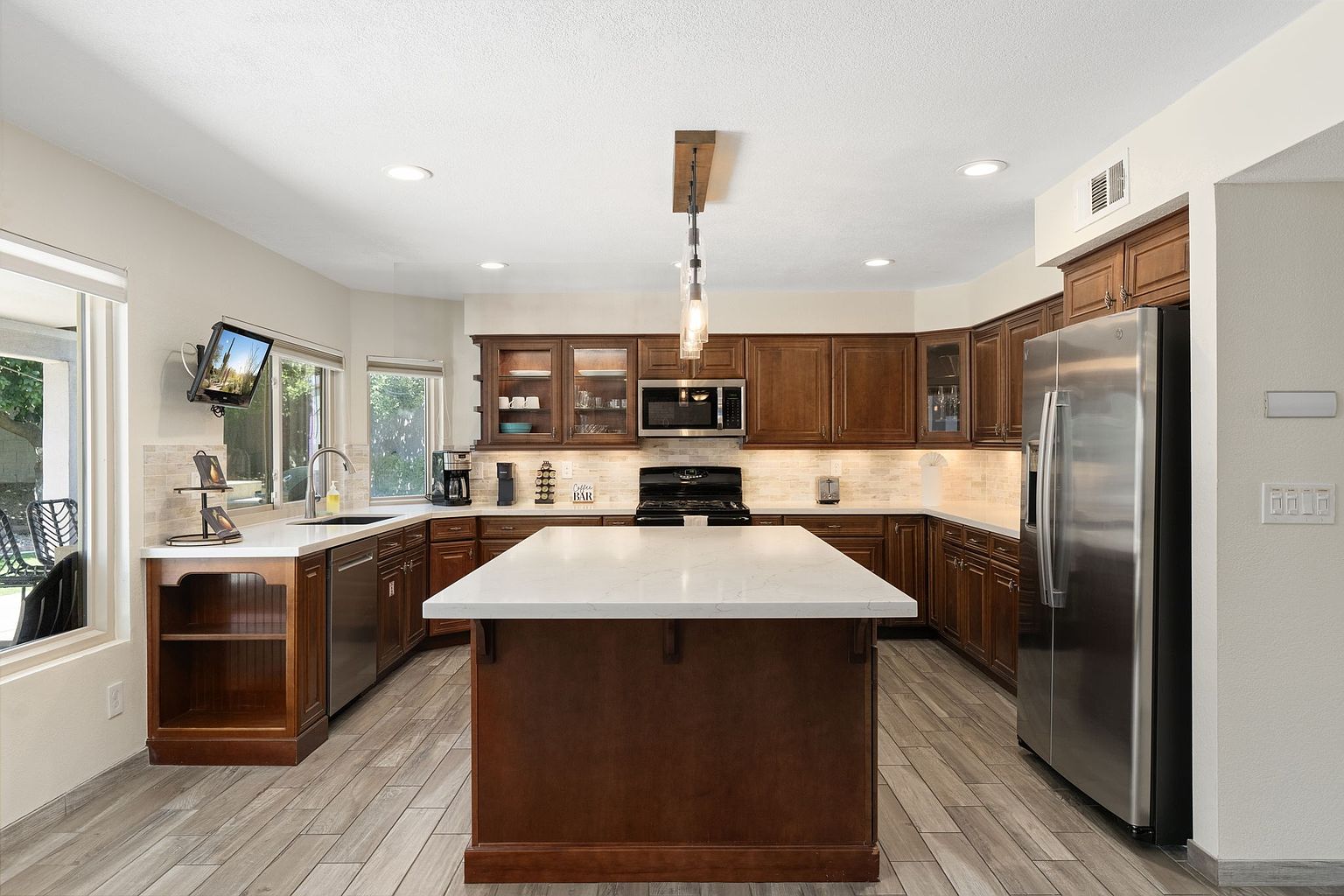 16026 N 62nd Way photo 3