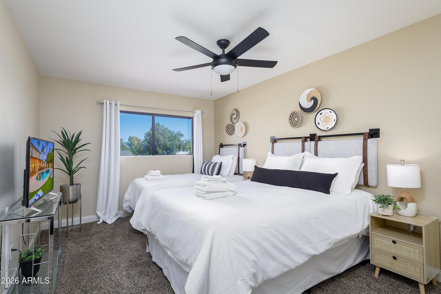 6709 E Sandra Ter photo 3