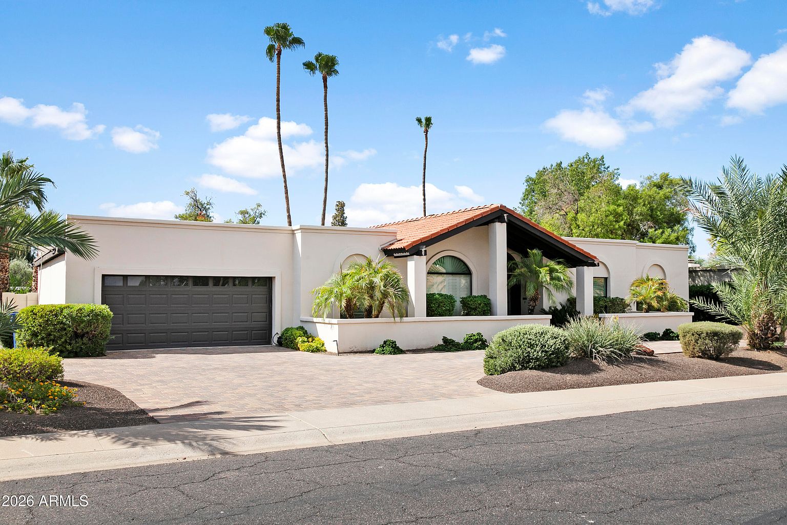 6031 E Ludlow Dr photo 3