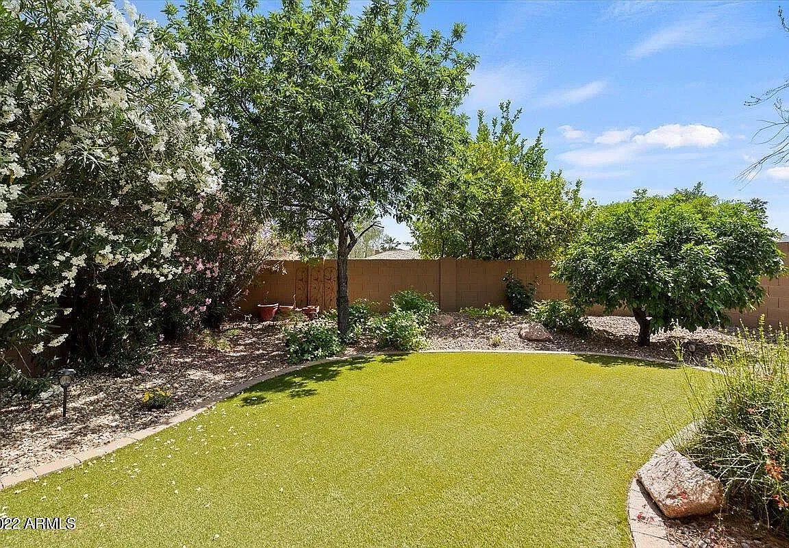 6339 E Claire Dr photo 5