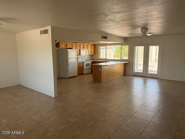 5218 E Sheena Dr photo 3