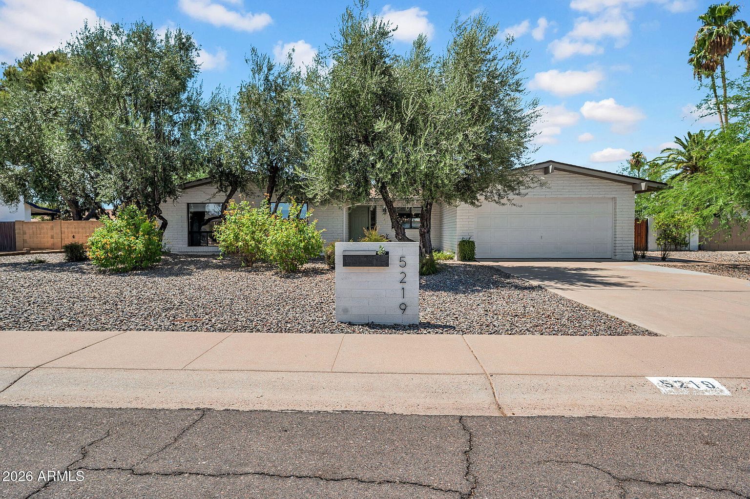 5219 E Winchcomb Dr Scottsdale, AZ 85254 photo 2