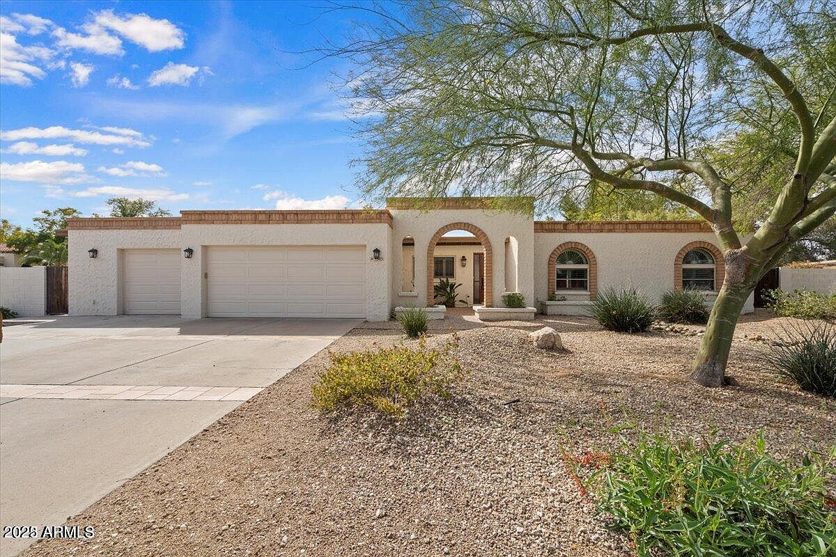 5345 E Crocus Dr photo 2